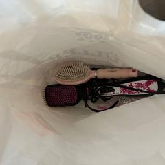 마이크로폰 Electric hair brush straightner, iLost를 사용하여 MEININGER Hotel München City Center에 보고됨