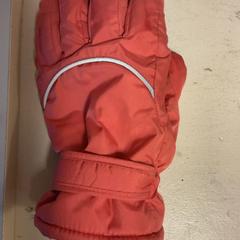 Guantes Roze, ha sido reportado por Artis con iLost