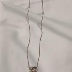 Náhrdelník, ako bolo nahlásené Grand Hotel Amrâth Amsterdam pomocou iLost