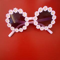 Sonnenbrille Roze met bloemetjes, gemeldet von DierenPark Amersfoort über iLost