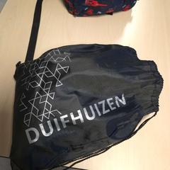 Nylon táska tas, amint azt Connexxion Zeeland az iLost segítségével jelentette.