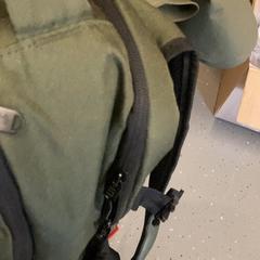 Mochila Leger groen, ha sido reportado por Attractie- & Vakantiepark Slagharen con iLost