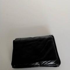 Porte-cartes - Van Den Eeckhoudt, a été signalé par Centraal magazijn utilisant iLost