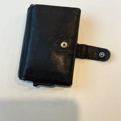 지갑(하위 카테고리), iLost를 사용하여 Gemeente Weert에 보고됨