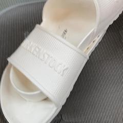 Sandaler Witte Birkenstock slippers maat 45, som rapportert av UMC Utrecht ved bruk av iLost