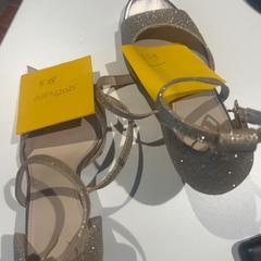 Fersen gold heels, gemeldet von Amsterdam ID Aparthotel über iLost