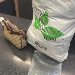 Táska, amint azt Rotterdam The Hague Airport az iLost segítségével jelentette.