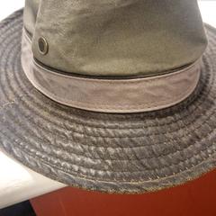 Kalap, amint azt Koninklijk Theater Carré az iLost segítségével jelentette.