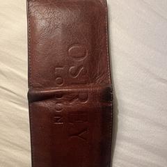 Brown leather wallet/ bruine leren portemonnee, segundo informou a iLost