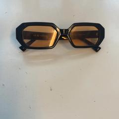 サングラス Meller がiLostで Pathé Schouwburgplein によって報告されました