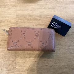 Carteira Kaur, como reportado por Stad Hasselt utilizando o iLost