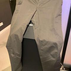 衣類 green がiLostで Room Mate Bruno によって報告されました