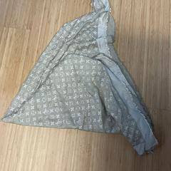 Scarf Louis Vuitton がiLostで Awakenings ADE - Gashouder によって報告されました