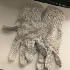 Handskar, rapporterat av MEININGER Hotel Budapest Great Market Hall med iLost