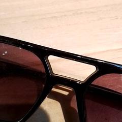 Des lunettes de soleil, a été signalé par Beekse Bergen Resorts en Hotel utilisant iLost