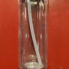 Flasche, gemeldet von MEININGER Hotel Berlin Alexanderplatz über iLost