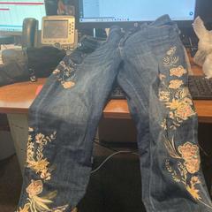 Jeans FLOWER JEANS, segundo informou Leonardo Hotel Amsterdam Rembrandtpark usando iLost