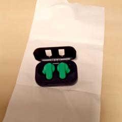 Earbud, jak nahlášeno Mövenpick Hotel Amsterdam City Centre pomocí iLost