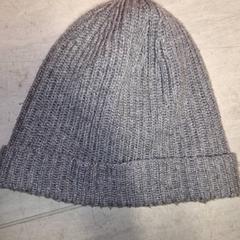Beanie grijs, as reported by Qbuzz DMG using iLost