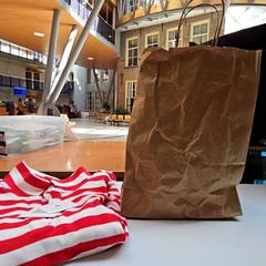 T shirt & Sac en papier papiereb, a été signalé par Gemeente Zutphen utilisant iLost