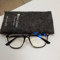 Lentes, segundo informou ilévia usando iLost