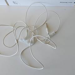 Elektronika - Oortjes met draad, ako bolo nahlásené Centraal magazijn pomocou iLost