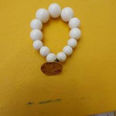 Bracelet Blanc + or, a été signalé par IKEA Nantes utilisant iLost
