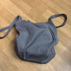 Saco taska, como reportado por IKEA Brno utilizando o iLost