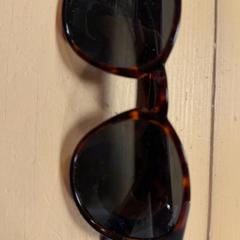 Napszemüveg, amint azt Familie Resort Molenwaard az iLost segítségével jelentette.