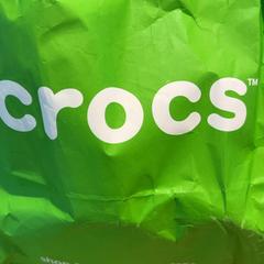 Aankoop crocs, amint azt Designer Outlet Roermond az iLost segítségével jelentette.