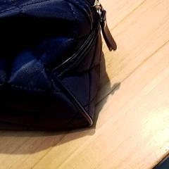 Toilettas Donkerblauw, amint azt Beekse Bergen Resorts en Hotel az iLost segítségével jelentette.