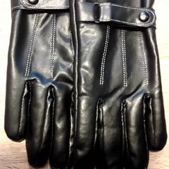 Kesztyű, amint azt EBS Tramplein az iLost segítségével jelentette.