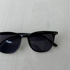 Óculos - Zonnebril, como reportado por Centraal magazijn utilizando o iLost