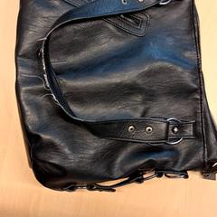 Borsa da donna damestad, come riportato da RET utilizzando iLost