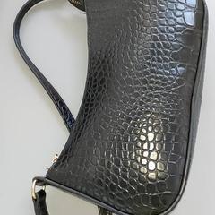 Táska - Handtas, amint azt Regio Antwerpen - Brussel az iLost segítségével jelentette.