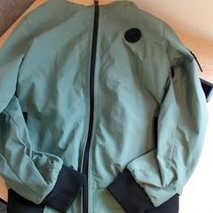 Kleding Jas, rapporterat av Centraal magazijn med iLost