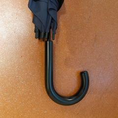 مظلة bleu marine، كما تم الإبلاغ عنه بواسطة TCL عبر iLost