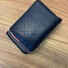 Pénztárca Bolos, amint azt Masters of Hardcore az iLost segítségével jelentette.