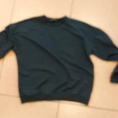 Kleding - Zwart trui, amint azt Centraal magazijn az iLost segítségével jelentette.