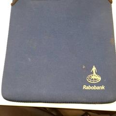 Laptop cover van rabobank Blauw, segundo informou Bibliotheek Neude (Utrecht) usando iLost