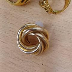 Sieraden Goudkleurig، كما تم الإبلاغ عنه بواسطة Qbuzz GD Groningen Peizerweg عبر iLost