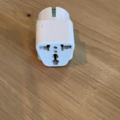 Adaptador, ha sido reportado por MEININGER Hotel Köln West con iLost