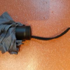 Paraugas abatible gris, segundo informou TCL usando iLost