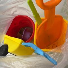 Kids playing toys, segundo informou Silver Sands Beach usando iLost