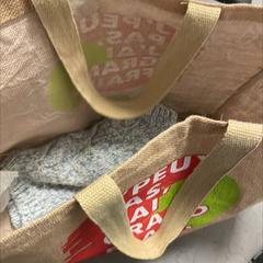 Tas avec pull à l'intérieur, zoals gemeld door IKEA Mons met iLost