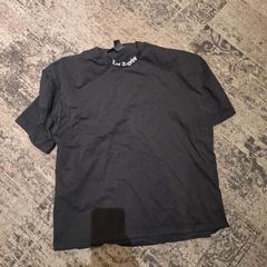 Alkandorak zwart t-shirt, gisa salatu by Van der Valk Rotterdam Blijdorp iLost erabiliz