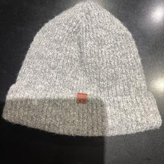 Grijze gevoerde muts, som rapporterats till iLost