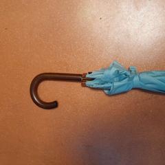 مظلة bleu، كما تم الإبلاغ عنه بواسطة TCL عبر iLost