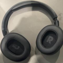 Headphones, as reported by Pathé Tilburg Stappegoor using iLost