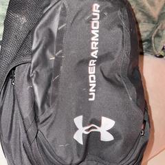 Zwarte rugzak met laptop, jak bylo nahlášeno na iLost